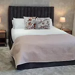 Room In Guest Room - Modern Guest Room In West Midlands With Private Entrance