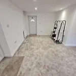 Room In Guest Room - Modern Guest Room In West Midlands With Private Entrance