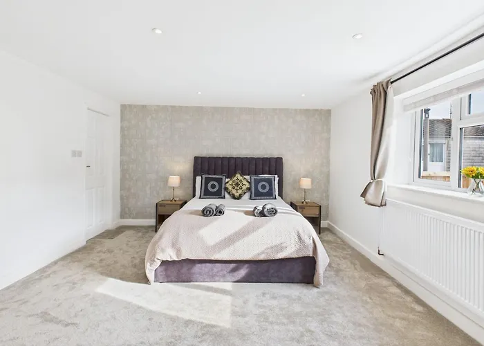 Room In Guest Room - Modern Guest Room In West Midlands With Private Entrance