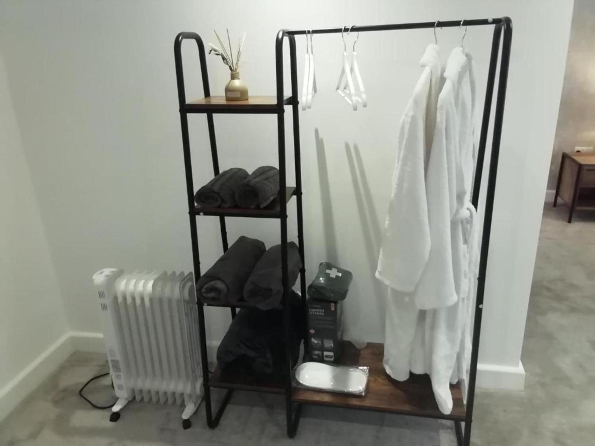 In Guest - Modern Guest In West Midlands With Private Entrance * Birmingham