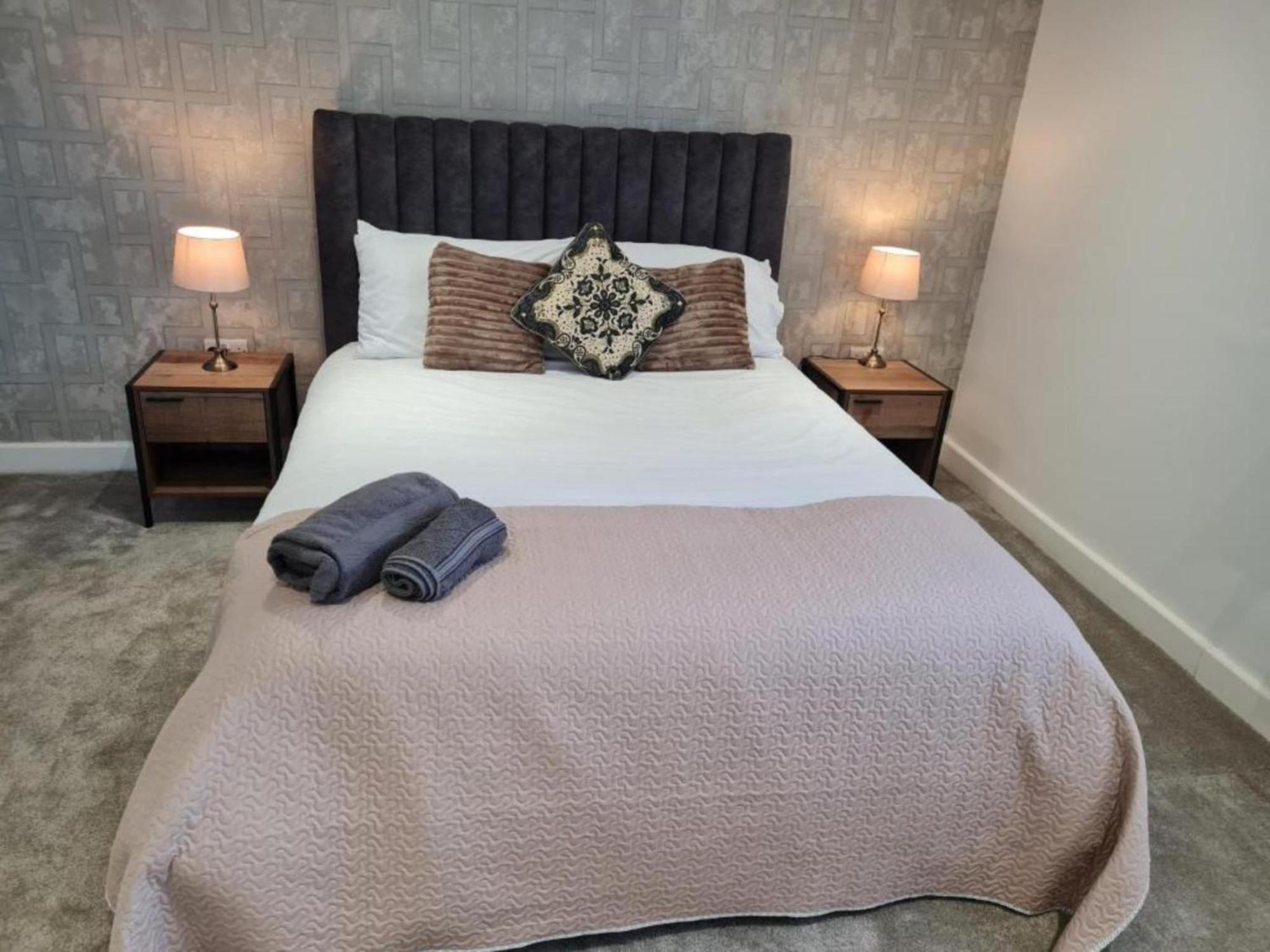 In Guest - Modern Guest In West Midlands With Private Entrance Guest house *