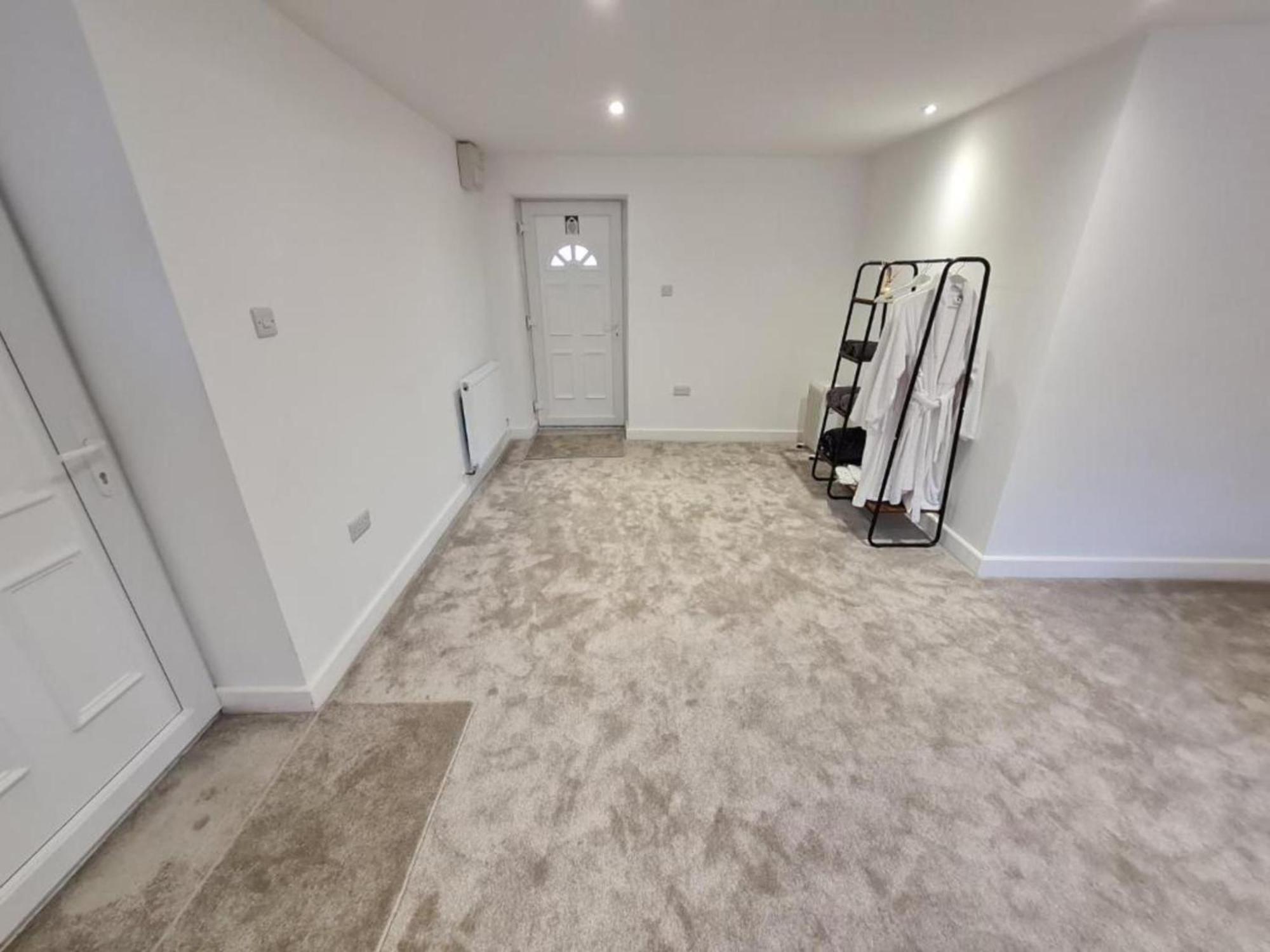 In Guest - Modern Guest In West Midlands With Private Entrance * Birmingham