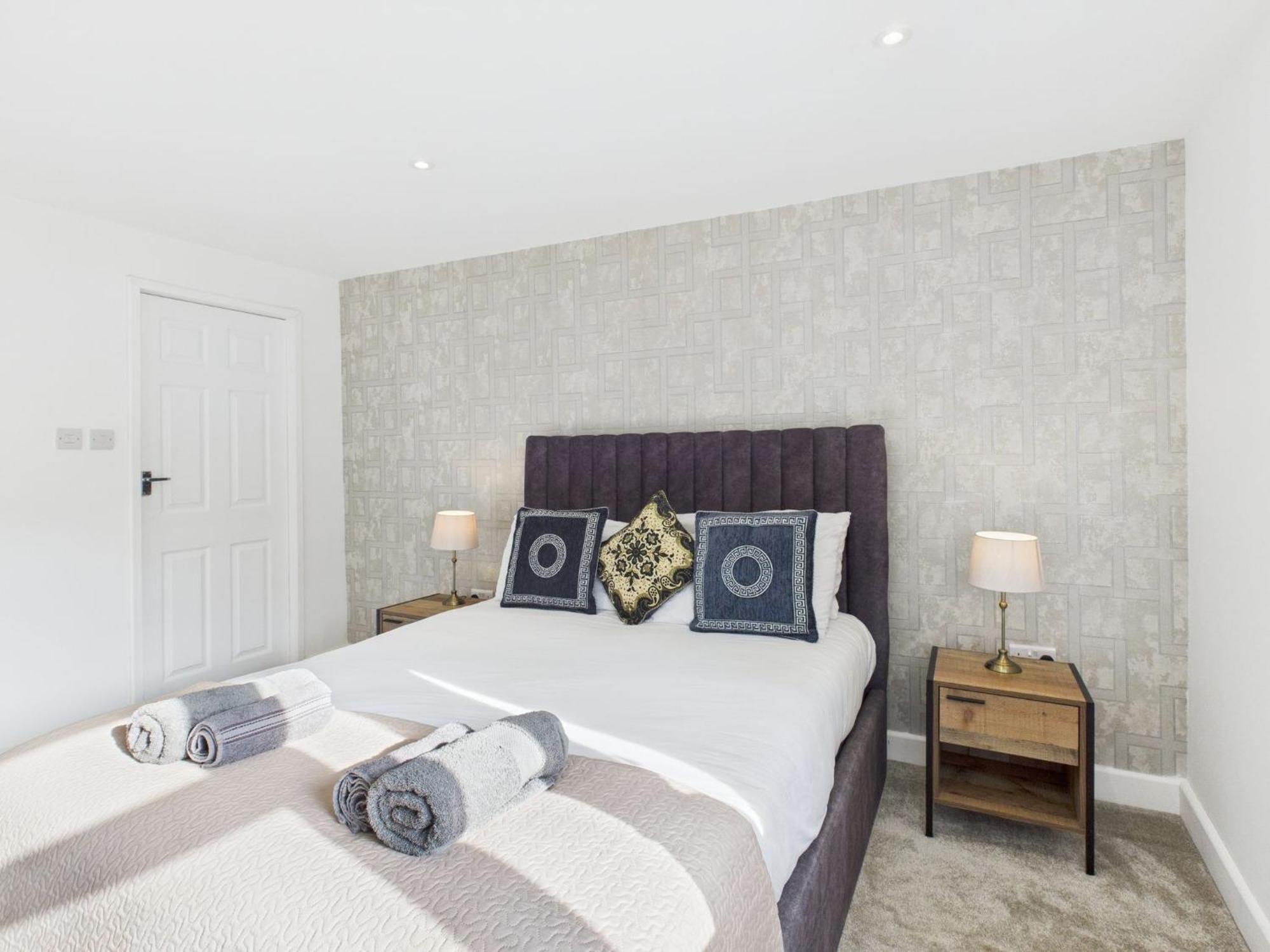 In Guest - Modern Guest In West Midlands With Private Entrance Guest house *