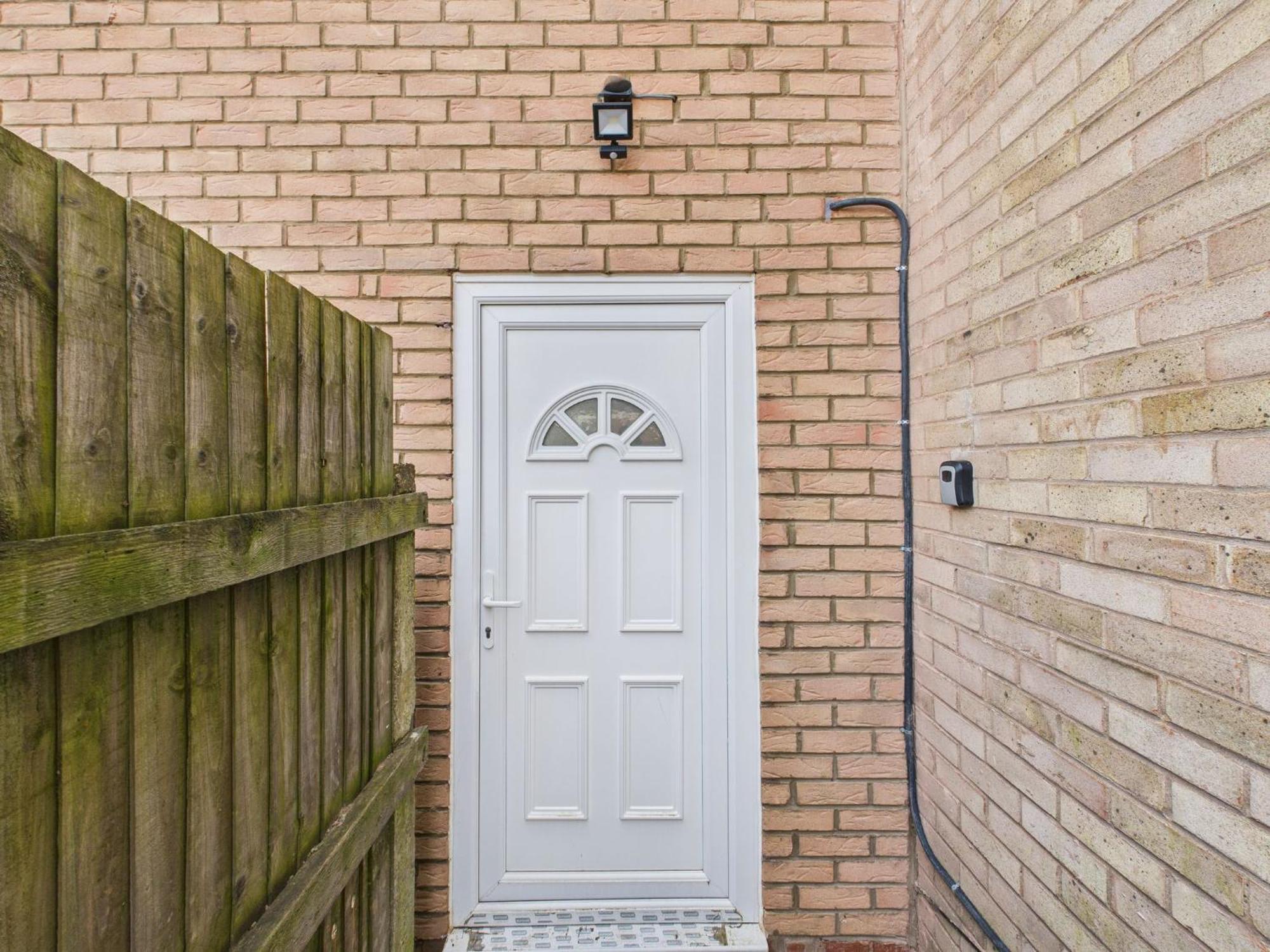In Guest - Modern Guest In West Midlands With Private Entrance Guest house Birmingham